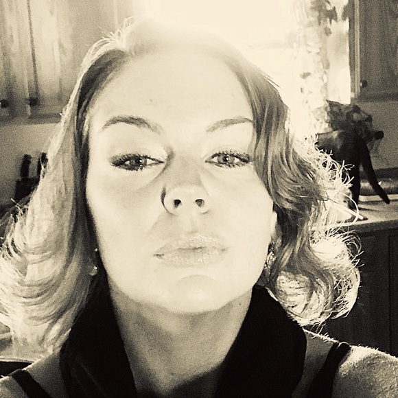 Meet your Posher, Allison - Picture 2 of 2